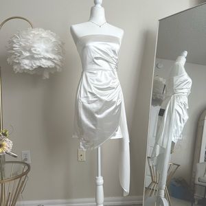 NWT Lulu’s Total Bombshell White Satin Asymmetrical Strapless Mini Dress